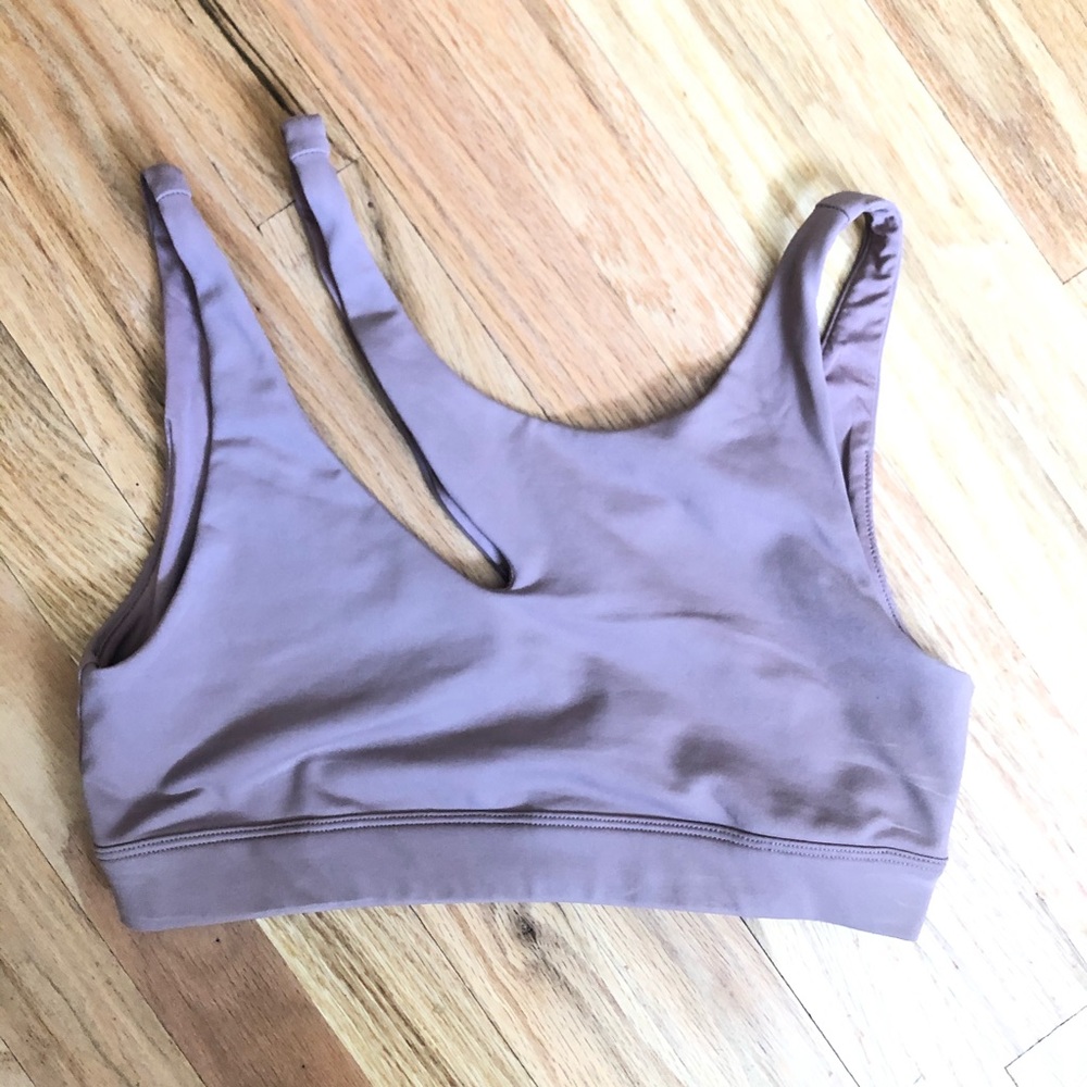 Alo Peak Bra in Purple Dust